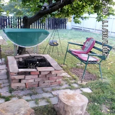 Nyolc Szilvafas Haz Homestay *